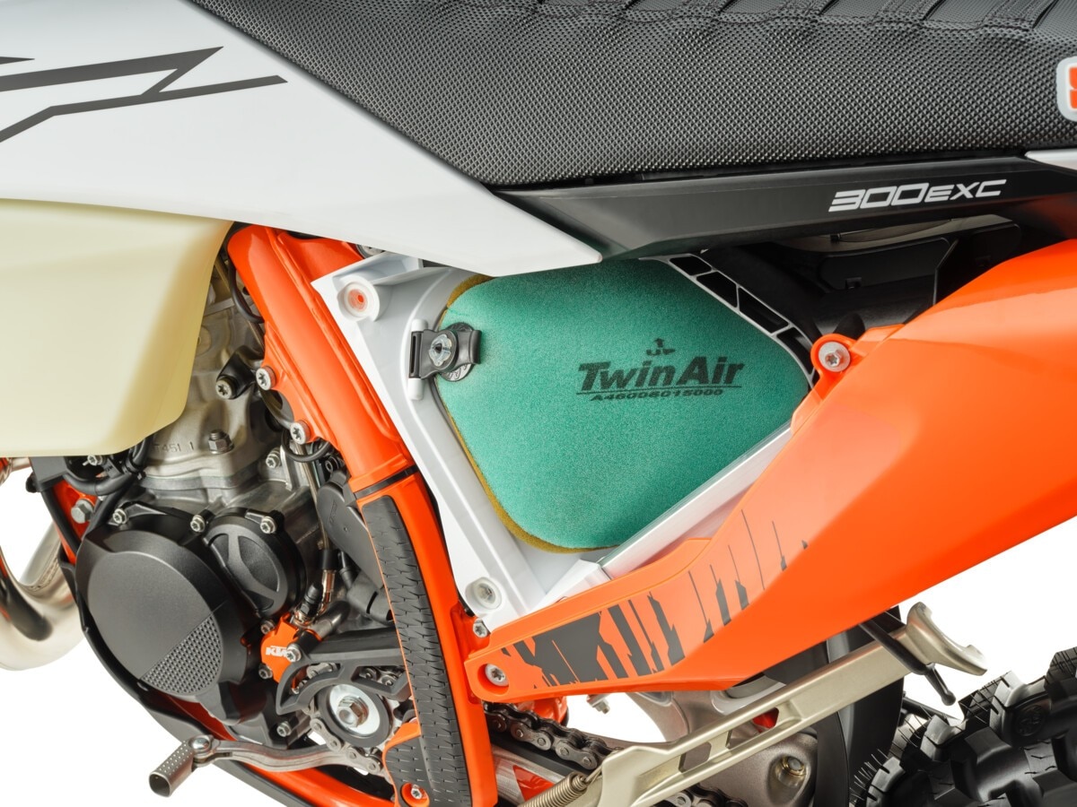 Nuova KTM 300 EXC Hardenduro 2026: regina dell’estremo